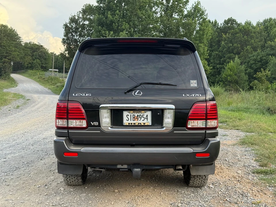 2006 Lexus LX 2nd Gen - Image 11 of 31
