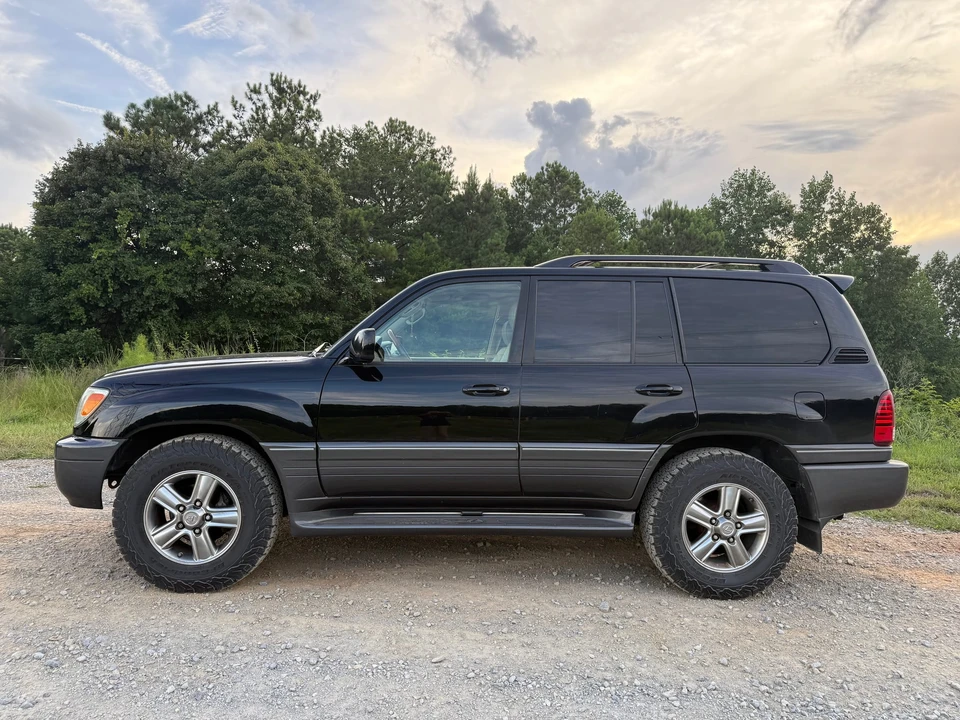 2006 Lexus LX 2nd Gen - Image 5 of 31