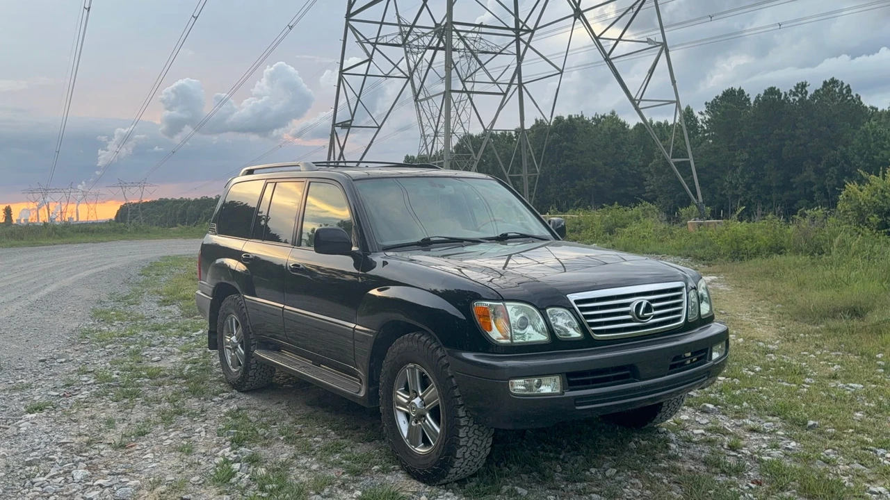 2006 Lexus LX 2nd Gen - Image 16 of 31