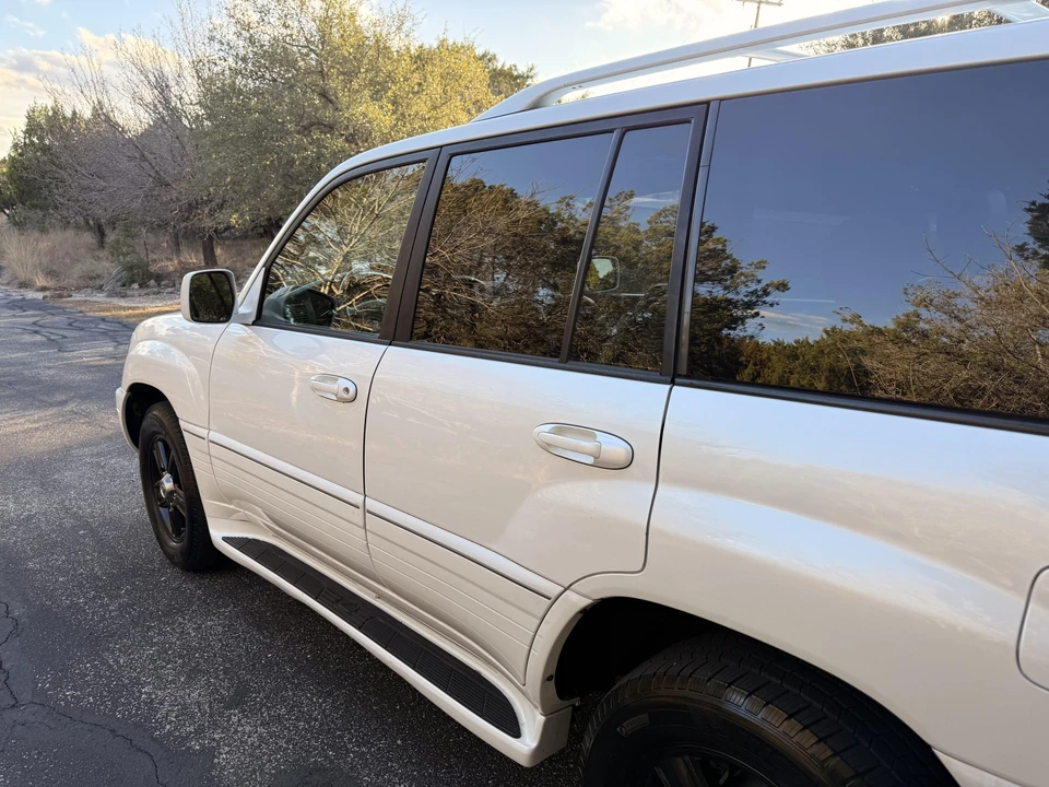 2006 Lexus LX 2nd Gen - Image 28 of 31