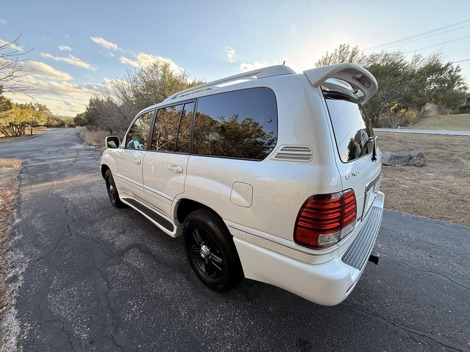2006 Lexus LX 2nd Gen - Image 5 of 31