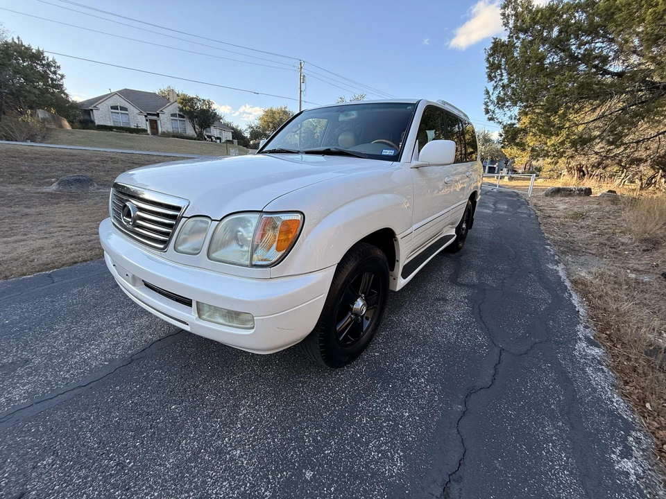2006 Lexus LX 2nd Gen - Image 3 of 31