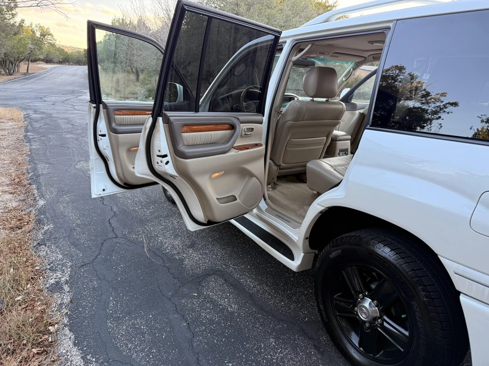 2006 Lexus LX 2nd Gen - Image 17 of 31