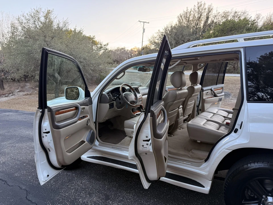 2006 Lexus LX 2nd Gen - Image 16 of 31
