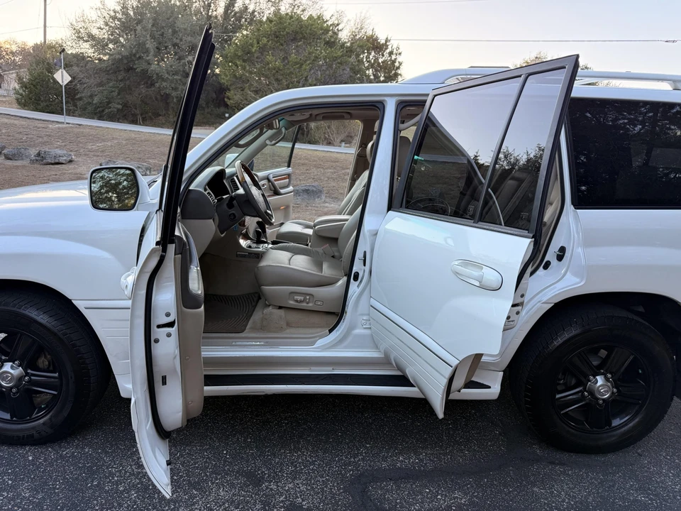 2006 Lexus LX 2nd Gen - Image 15 of 31