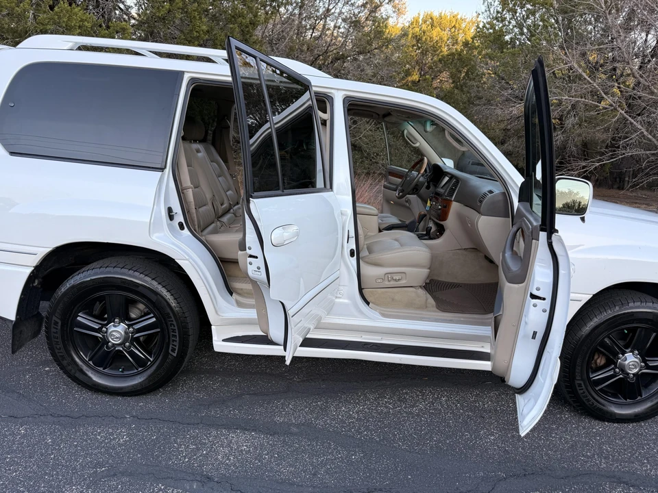 2006 Lexus LX 2nd Gen - Image 19 of 31