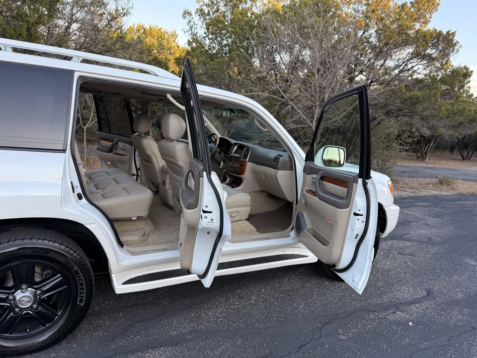 2006 Lexus LX 2nd Gen - Image 18 of 31