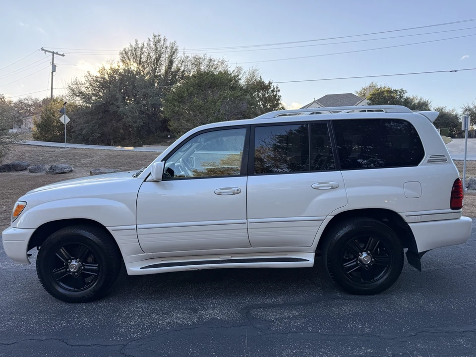 2006 Lexus LX 2nd Gen - Image 4 of 31