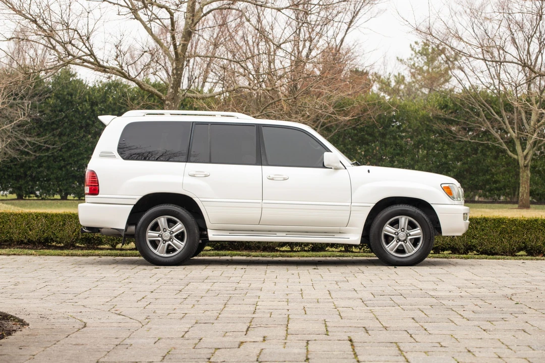 2006 Lexus LX 2nd Gen - Image 17 of 31