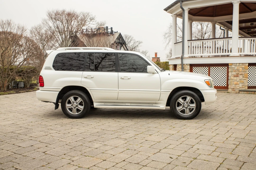 2006 Lexus LX 2nd Gen - Image 16 of 31