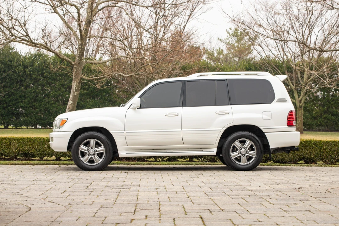 2006 Lexus LX 2nd Gen - Image 5 of 31
