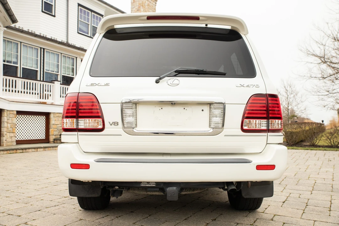 2006 Lexus LX 2nd Gen - Image 11 of 31