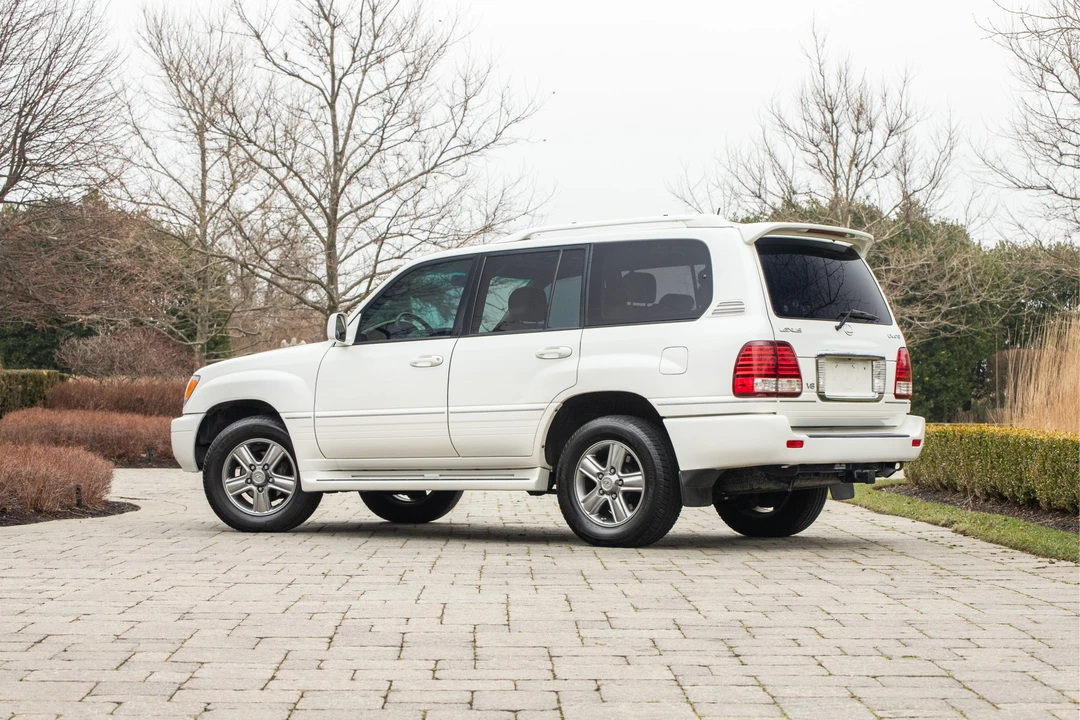 2006 Lexus LX 2nd Gen - Image 6 of 31