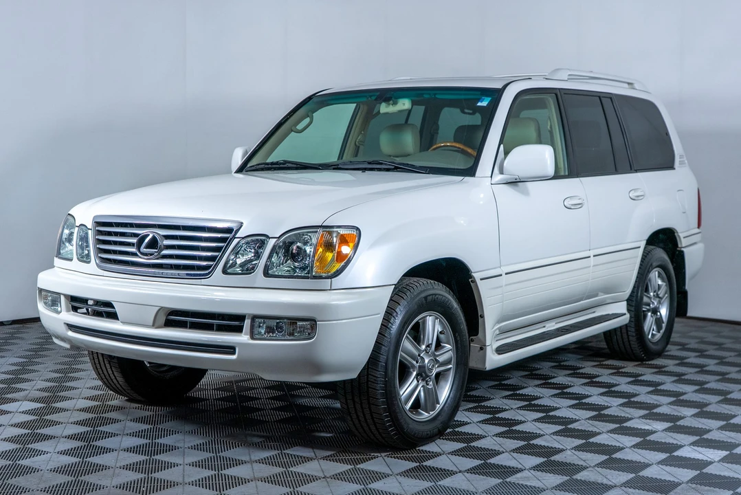 2006 Lexus LX 2nd Gen - Image 4 of 31