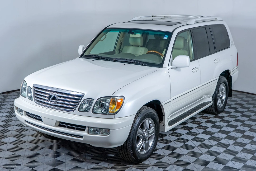 2006 Lexus LX 2nd Gen - Image 5 of 31