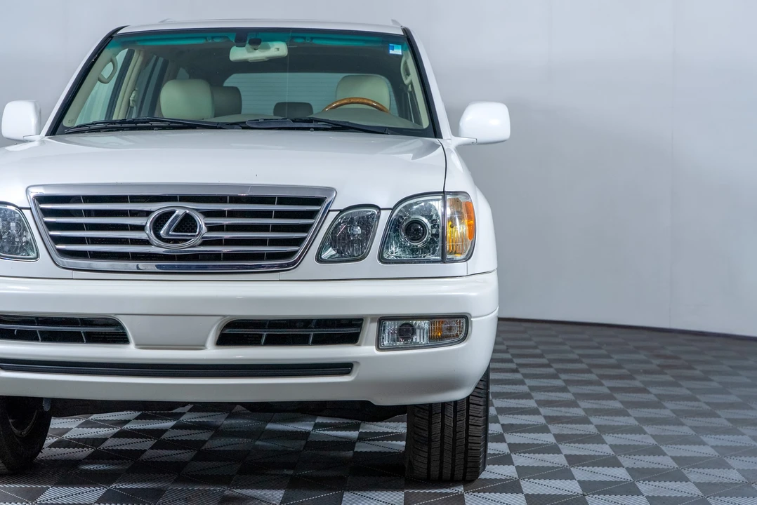 2006 Lexus LX 2nd Gen - Image 28 of 31