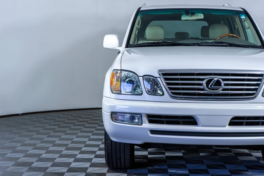 2006 Lexus LX 2nd Gen - Image 27 of 31