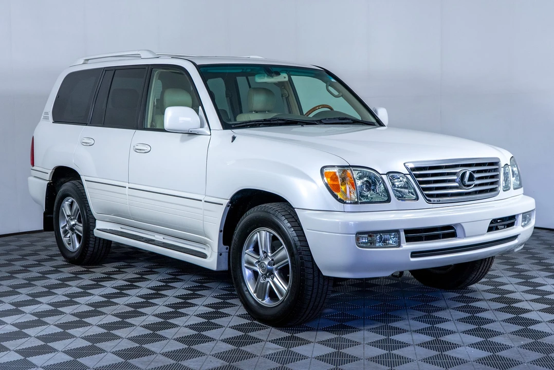 2006 Lexus LX 2nd Gen - Image 2 of 31
