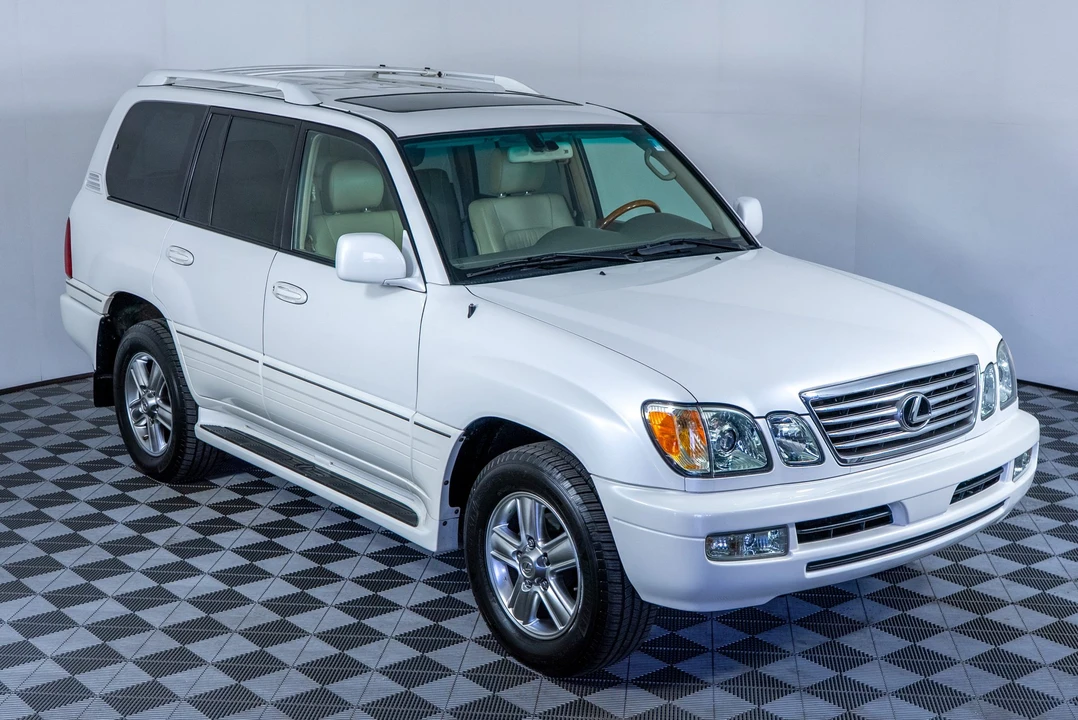 2006 Lexus LX 2nd Gen - Image 21 of 31