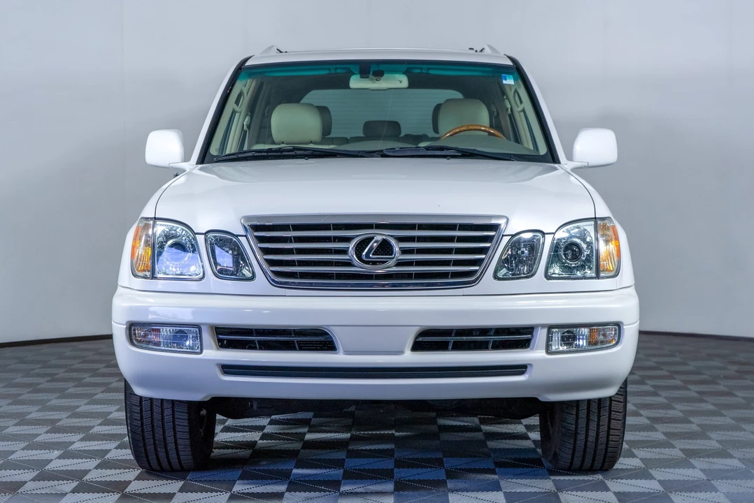 2006 Lexus LX 2nd Gen - Image 3 of 31