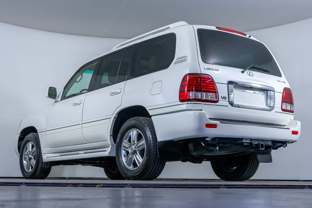2006 Lexus LX 2nd Gen - Image 11 of 31
