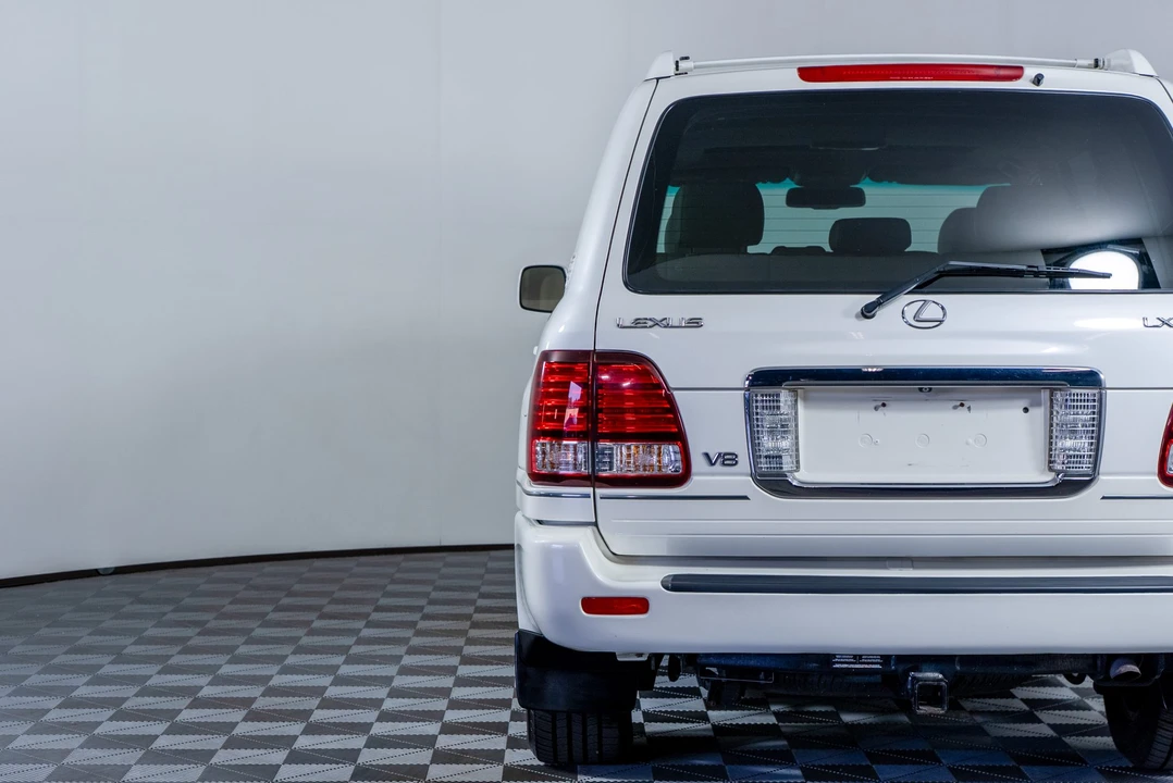 2006 Lexus LX 2nd Gen - Image 29 of 31