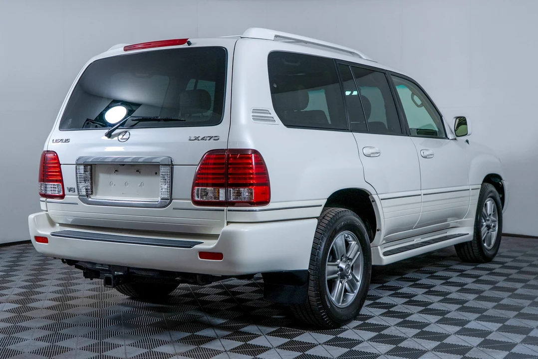 2006 Lexus LX 2nd Gen - Image 16 of 31