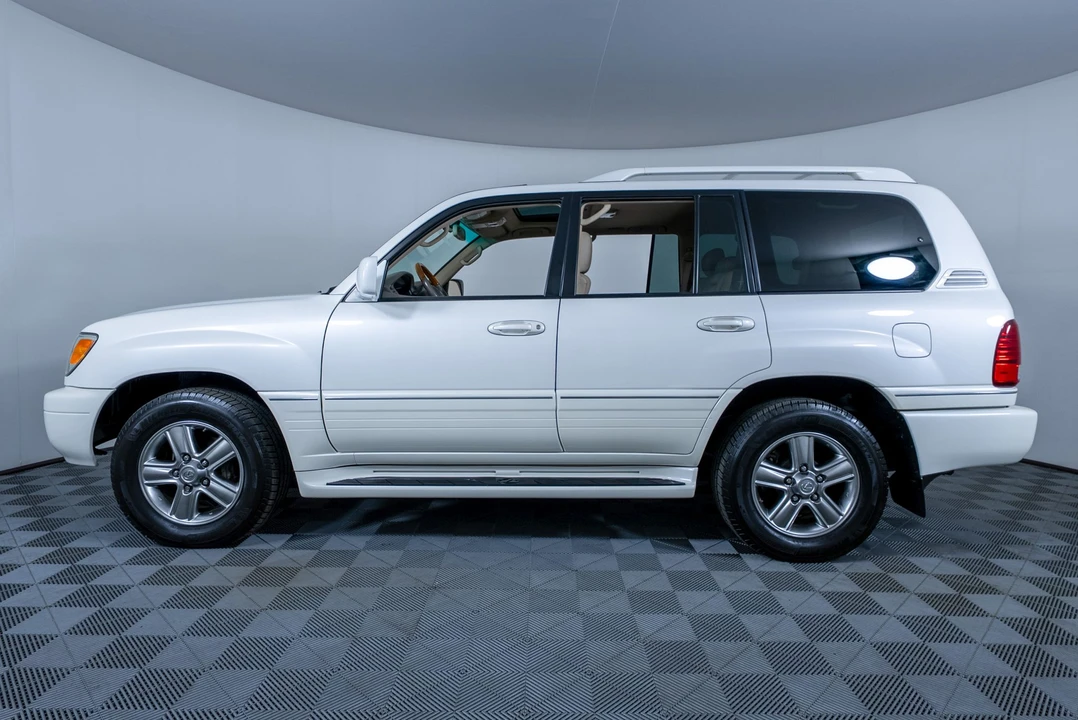 2006 Lexus LX 2nd Gen - Image 7 of 31