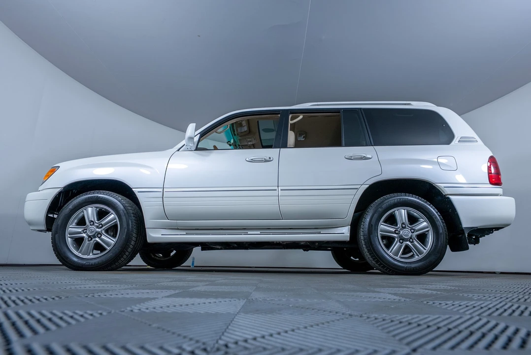 2006 Lexus LX 2nd Gen - Image 6 of 31