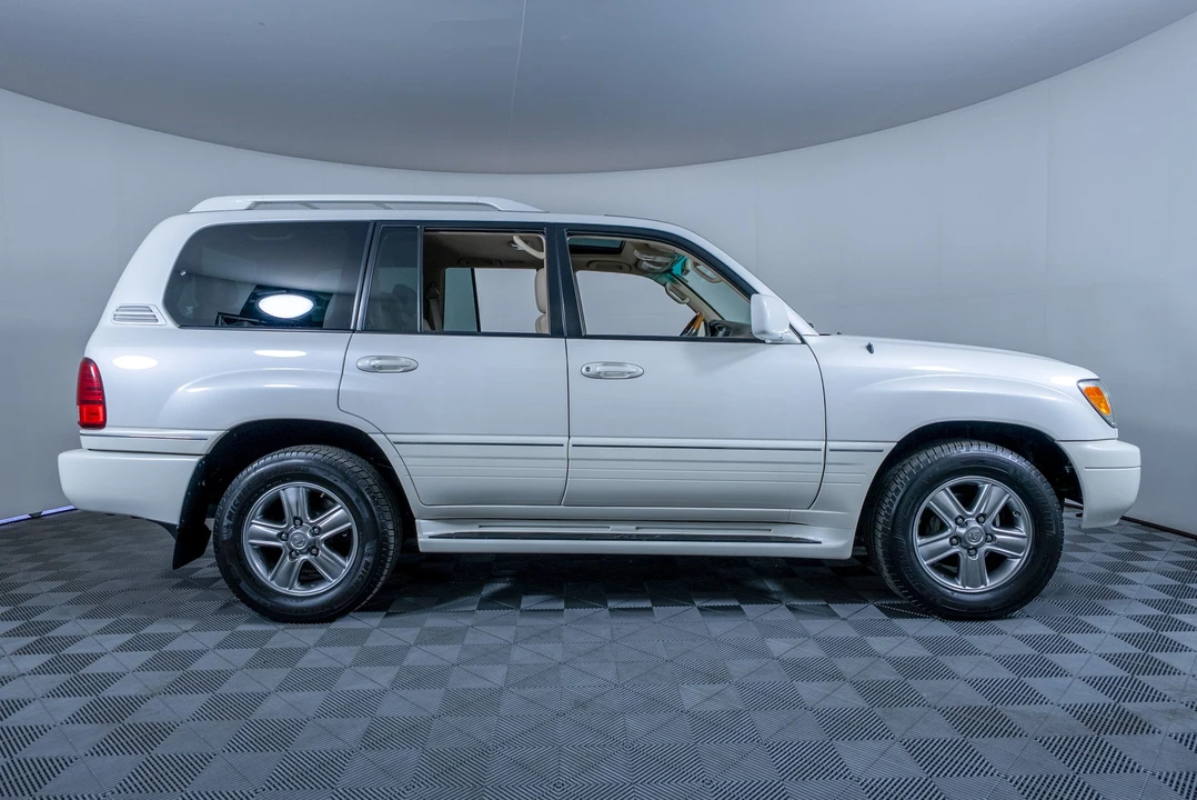 2006 Lexus LX 2nd Gen - Image 19 of 31