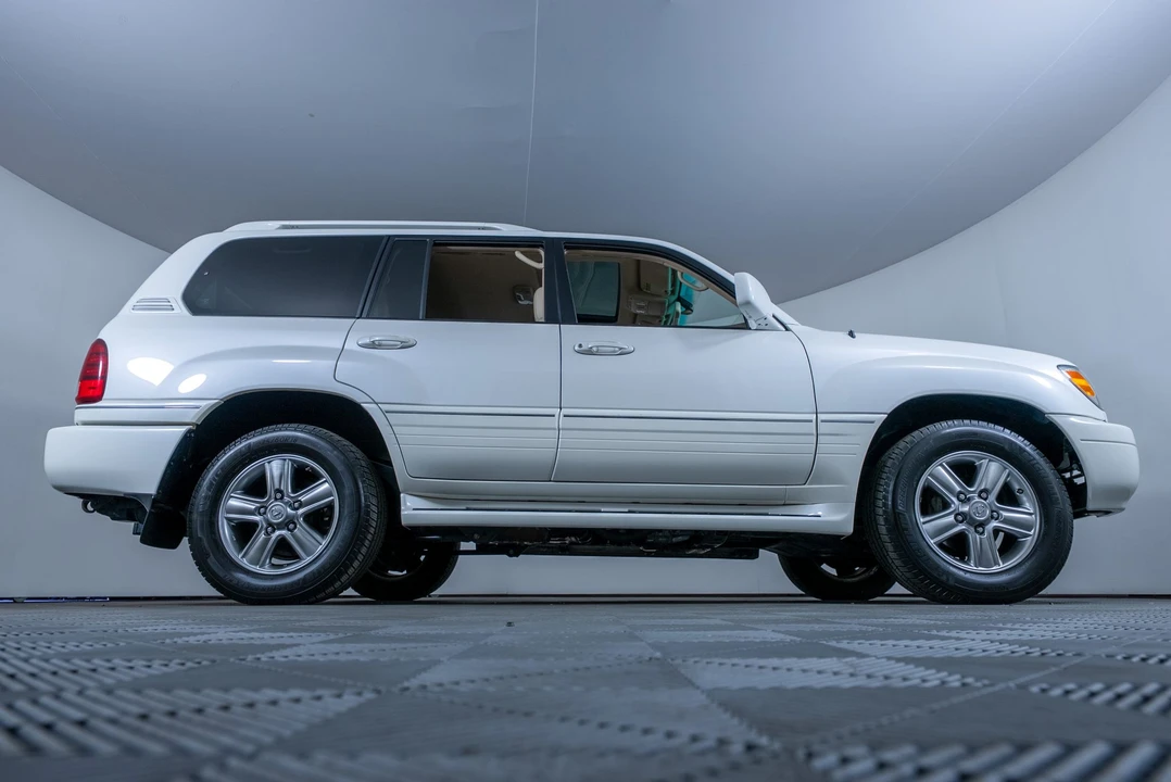 2006 Lexus LX 2nd Gen - Image 18 of 31