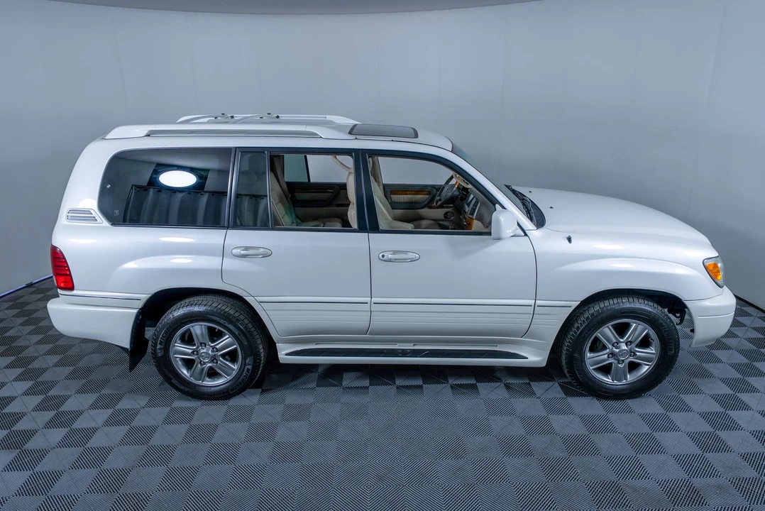 2006 Lexus LX 2nd Gen - Image 20 of 31