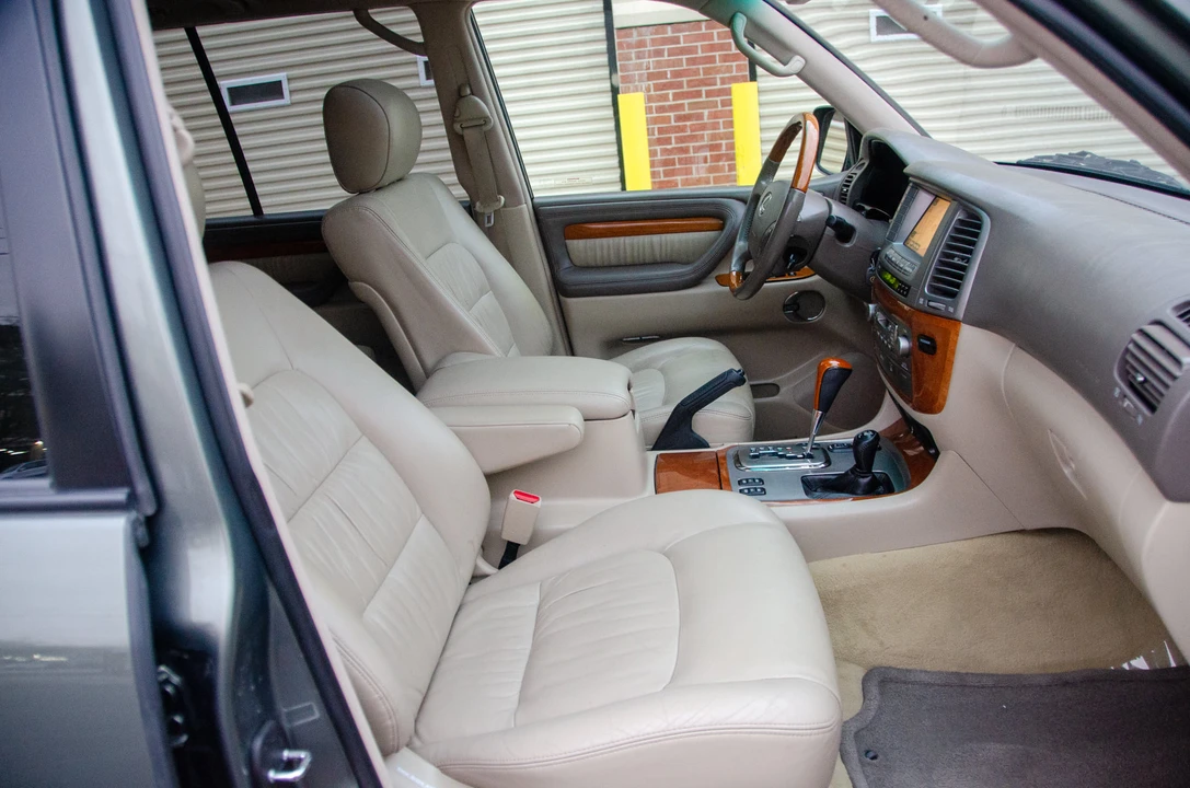 2006 Lexus LX 2nd Gen - Image 26 of 31
