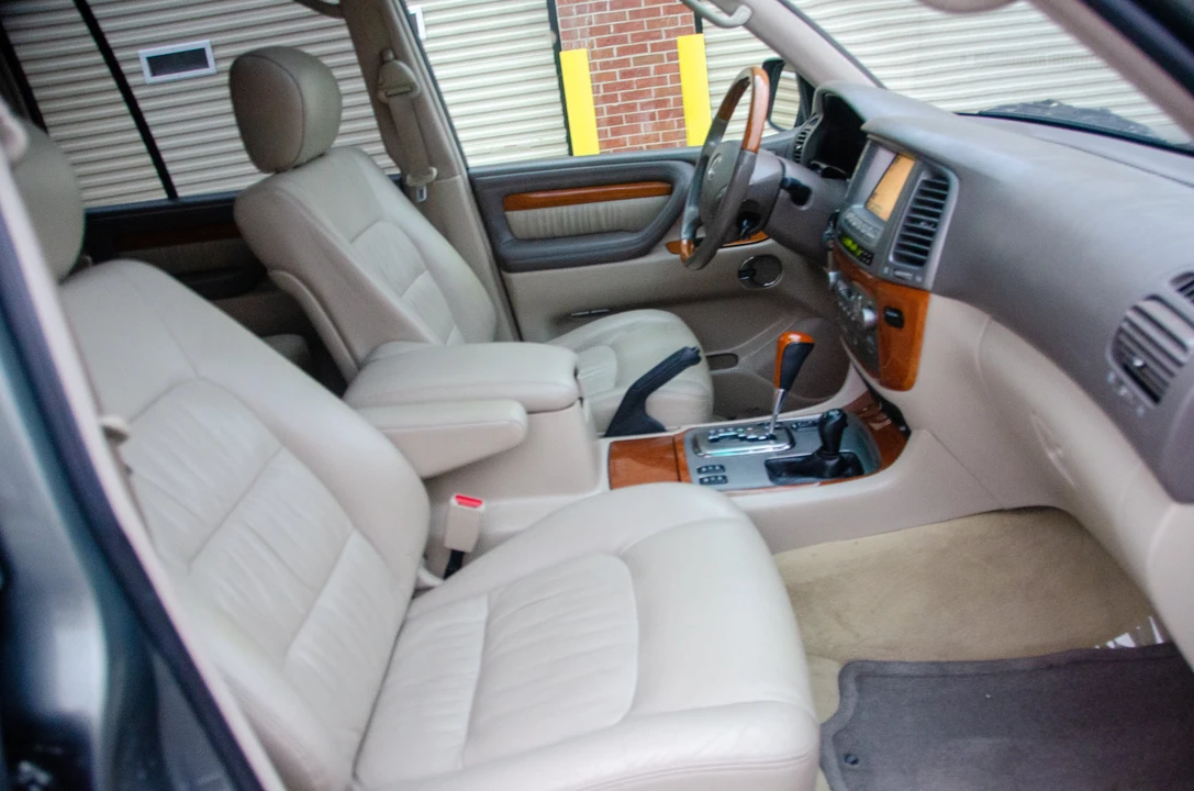 2006 Lexus LX 2nd Gen - Image 27 of 31
