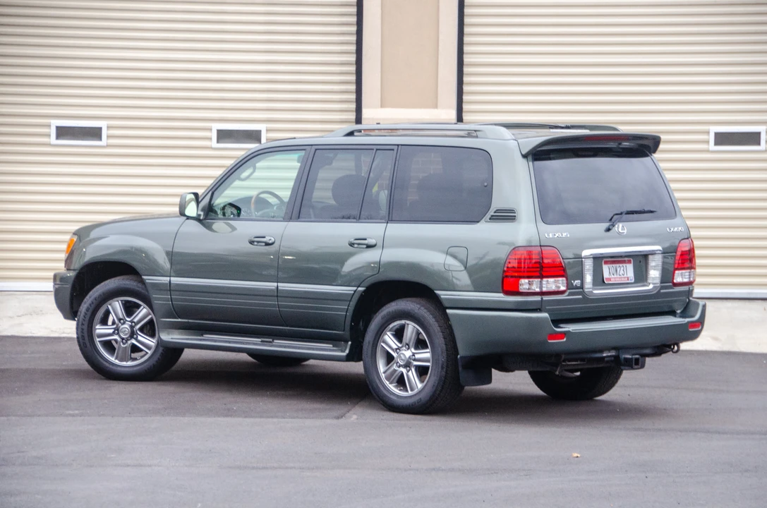 2006 Lexus LX 2nd Gen - Image 8 of 31