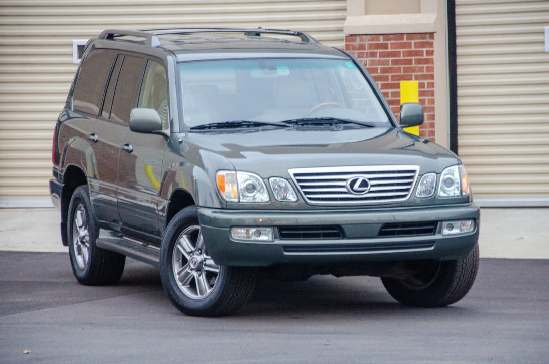 2006 Lexus LX 2nd Gen - Image 3 of 31