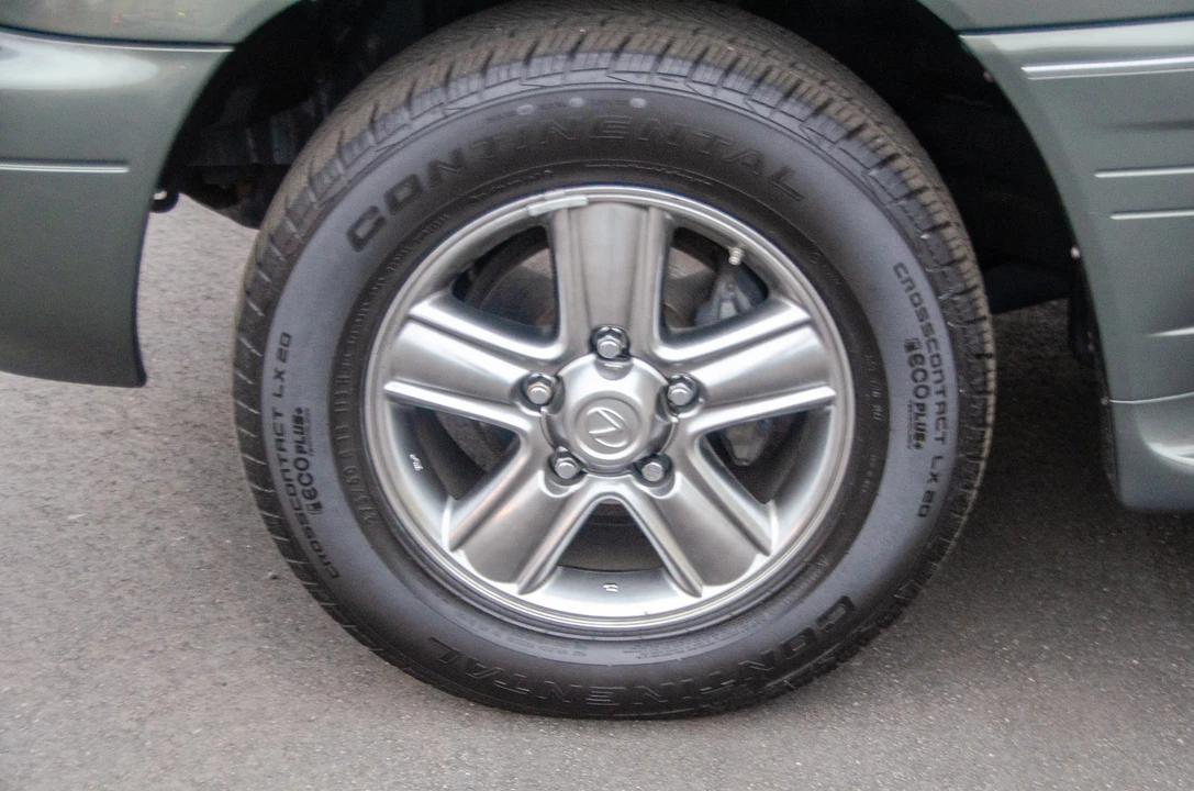 2006 Lexus LX 2nd Gen - Image 18 of 31