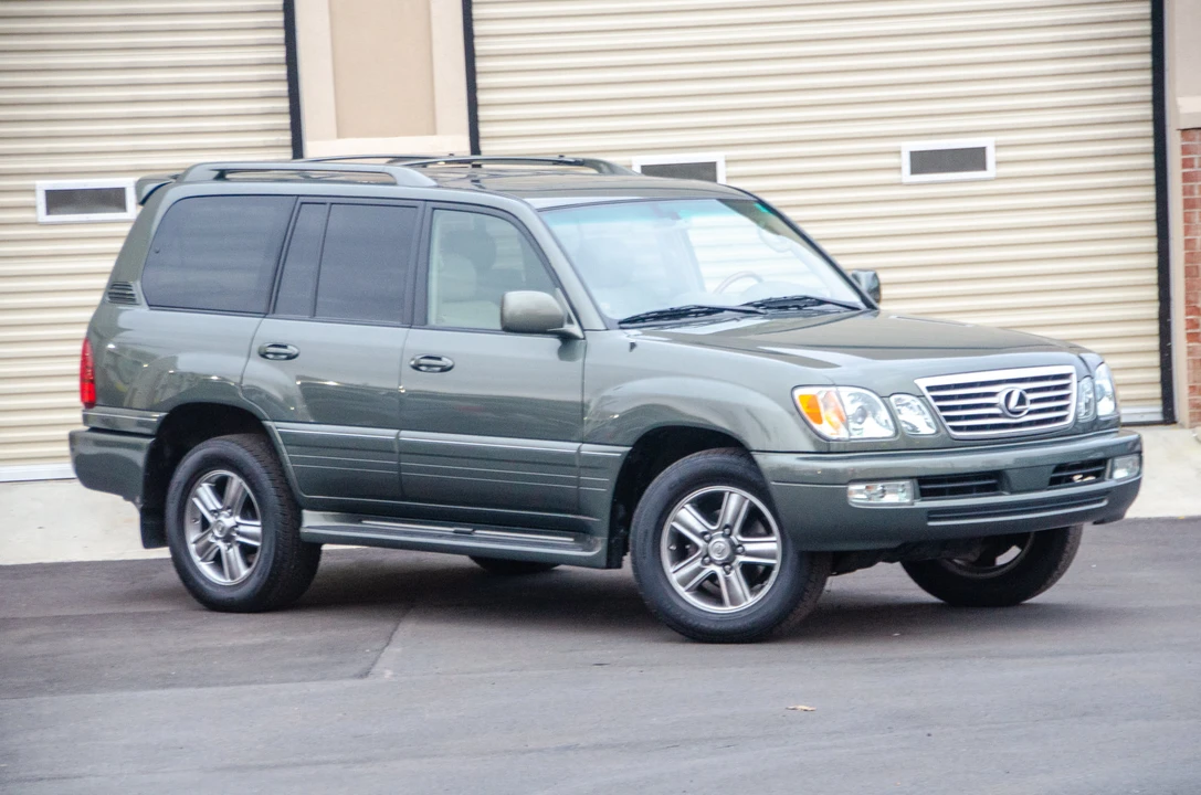 2006 Lexus LX 2nd Gen - Image 2 of 31