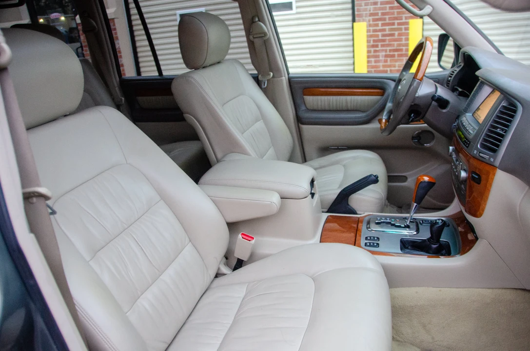 2006 Lexus LX 2nd Gen - Image 25 of 31