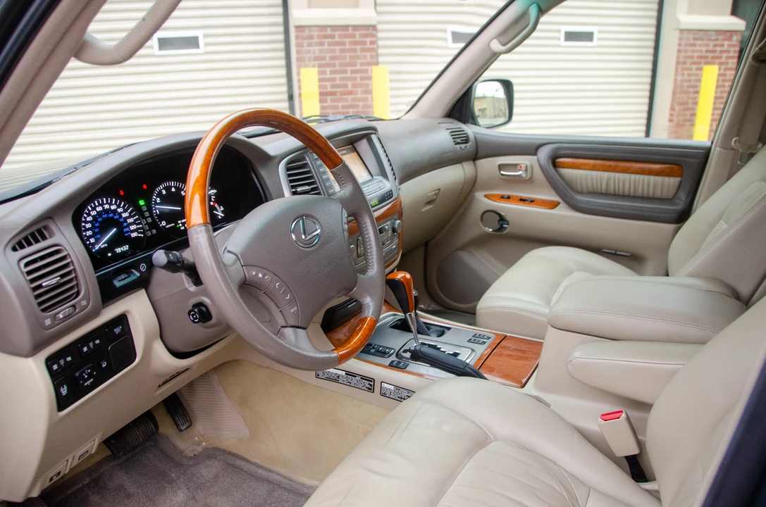 2006 Lexus LX 2nd Gen - Image 28 of 31