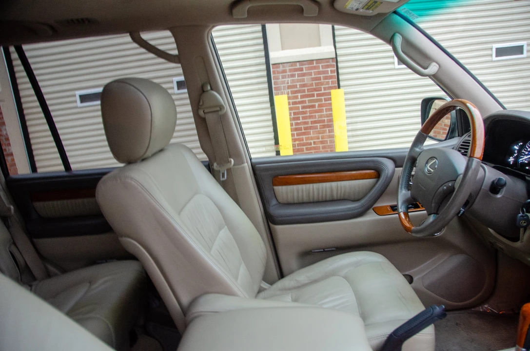 2006 Lexus LX 2nd Gen - Image 29 of 31