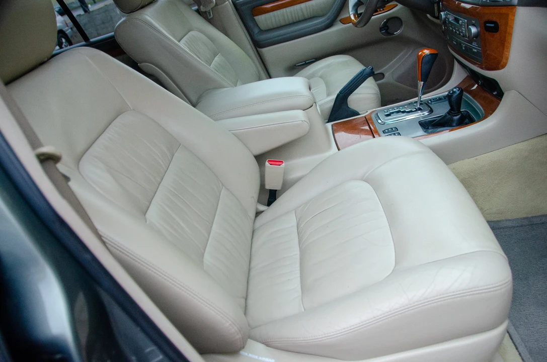 2006 Lexus LX 2nd Gen - Image 30 of 31