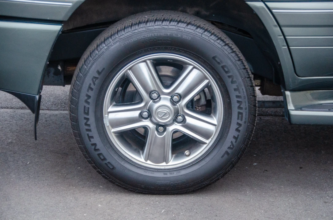 2006 Lexus LX 2nd Gen - Image 17 of 31