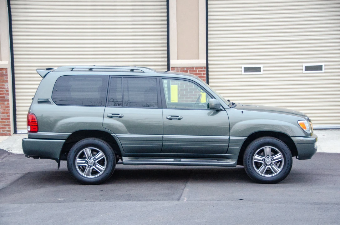2006 Lexus LX 2nd Gen - Image 15 of 31