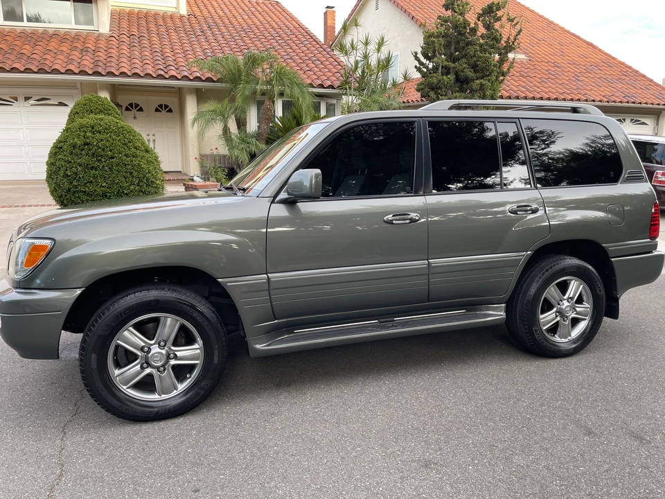2006 Lexus LX 2nd Gen - Image 4 of 31