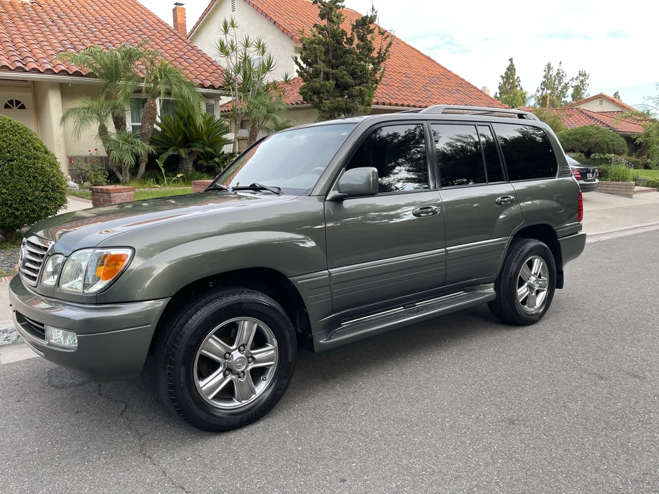 2006 Lexus LX 2nd Gen - Image 6 of 31