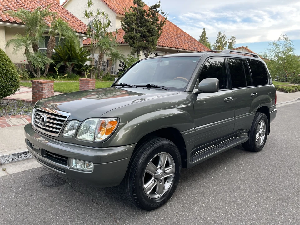 2006 Lexus LX 2nd Gen - Image 9 of 31
