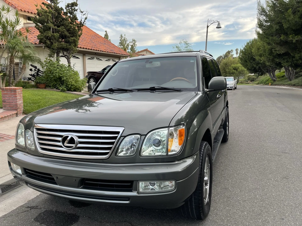2006 Lexus LX 2nd Gen - Image 16 of 31