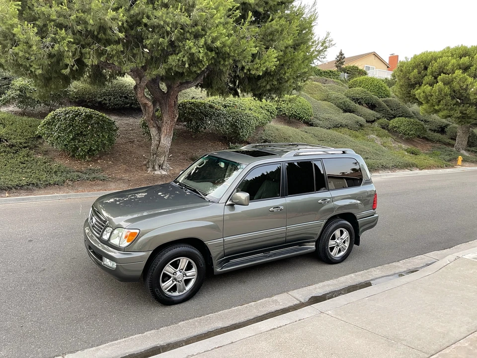 2006 Lexus LX 2nd Gen - Image 5 of 31