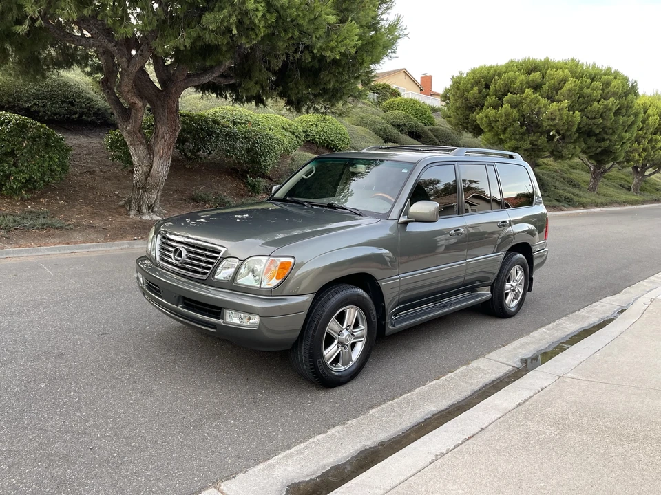 2006 Lexus LX 2nd Gen - Image 8 of 31